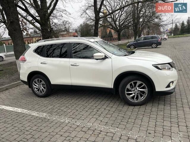 Белый Ниссан ИксТрейл, объемом двигателя 1.6 л и пробегом 127 тыс. км за 17300 $, фото 3 на Automoto.ua
