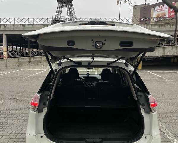 Белый Ниссан ИксТрейл, объемом двигателя 1.6 л и пробегом 127 тыс. км за 17300 $, фото 5 на Automoto.ua