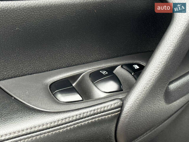 Белый Ниссан ИксТрейл, объемом двигателя 2.49 л и пробегом 134 тыс. км за 14999 $, фото 25 на Automoto.ua