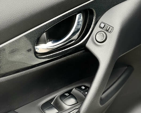 Белый Ниссан ИксТрейл, объемом двигателя 1.6 л и пробегом 52 тыс. км за 21999 $, фото 12 на Automoto.ua