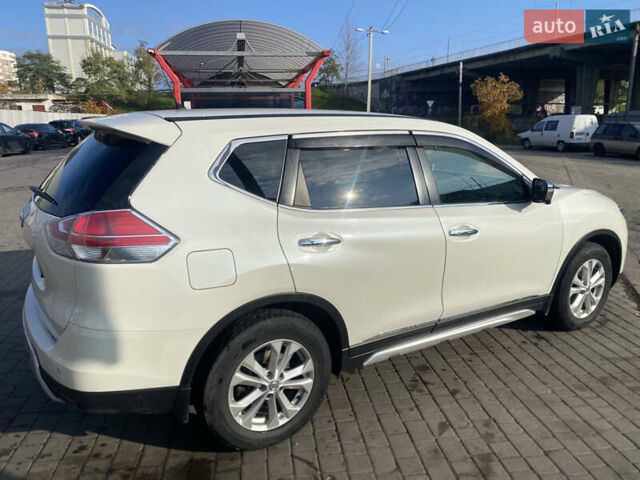 Белый Ниссан ИксТрейл, объемом двигателя 2.49 л и пробегом 183 тыс. км за 17500 $, фото 7 на Automoto.ua