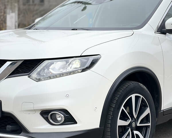 Белый Ниссан ИксТрейл, объемом двигателя 1.6 л и пробегом 52 тыс. км за 21999 $, фото 4 на Automoto.ua