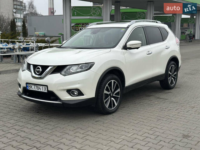 Белый Ниссан ИксТрейл, объемом двигателя 2 л и пробегом 213 тыс. км за 16300 $, фото 1 на Automoto.ua