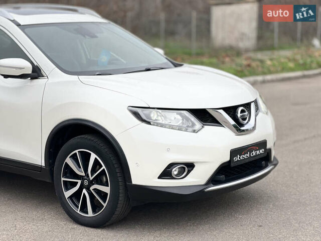 Белый Ниссан ИксТрейл, объемом двигателя 1.6 л и пробегом 52 тыс. км за 21999 $, фото 3 на Automoto.ua