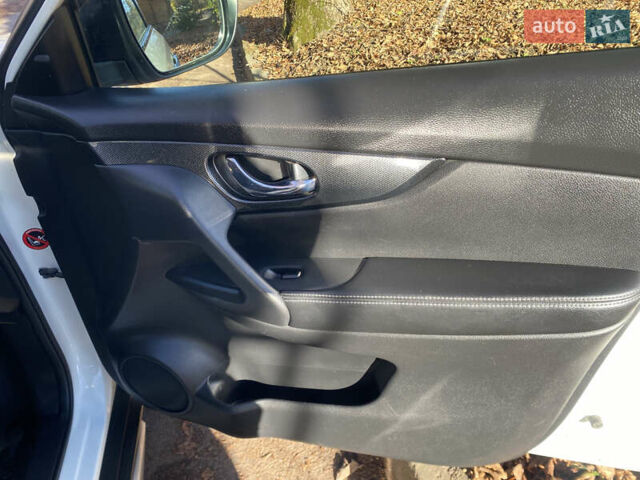 Белый Ниссан ИксТрейл, объемом двигателя 2.49 л и пробегом 184 тыс. км за 16050 $, фото 28 на Automoto.ua