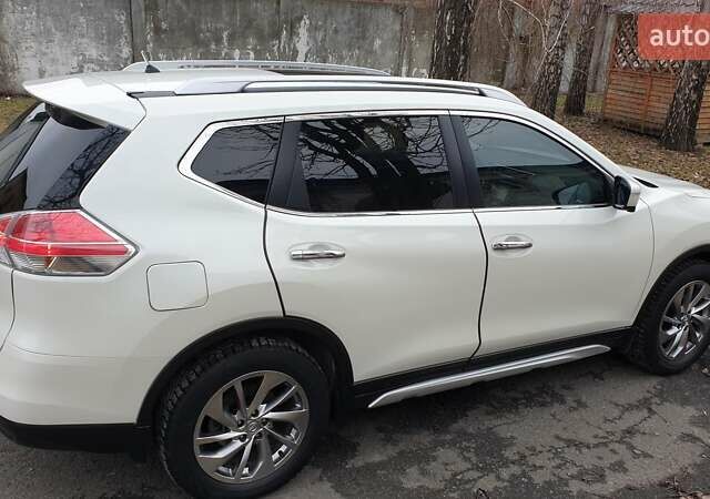 Белый Ниссан ИксТрейл, объемом двигателя 2.49 л и пробегом 60 тыс. км за 21500 $, фото 2 на Automoto.ua