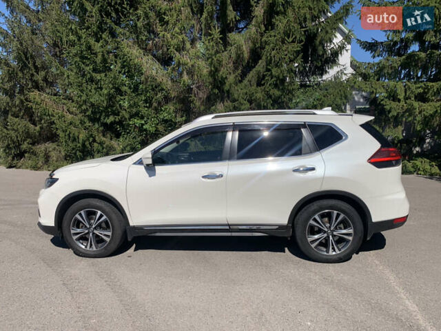 Белый Ниссан ИксТрейл, объемом двигателя 1.6 л и пробегом 112 тыс. км за 18200 $, фото 1 на Automoto.ua