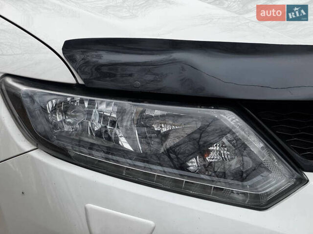 Белый Ниссан ИксТрейл, объемом двигателя 2.5 л и пробегом 134 тыс. км за 14999 $, фото 5 на Automoto.ua