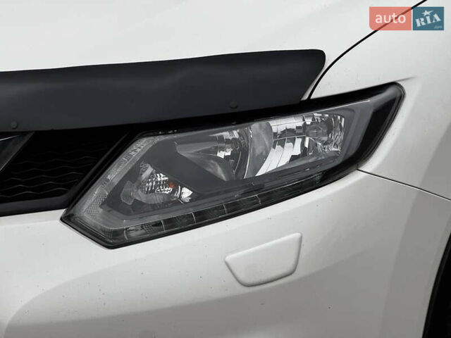 Белый Ниссан ИксТрейл, объемом двигателя 2.49 л и пробегом 134 тыс. км за 14999 $, фото 4 на Automoto.ua