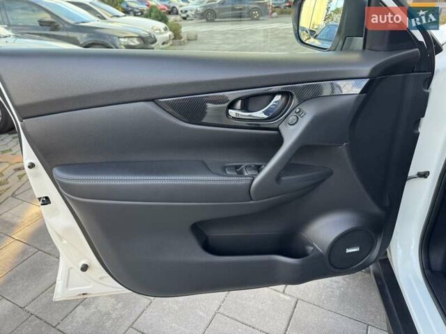 Белый Ниссан ИксТрейл, объемом двигателя 1.6 л и пробегом 80 тыс. км за 18700 $, фото 46 на Automoto.ua