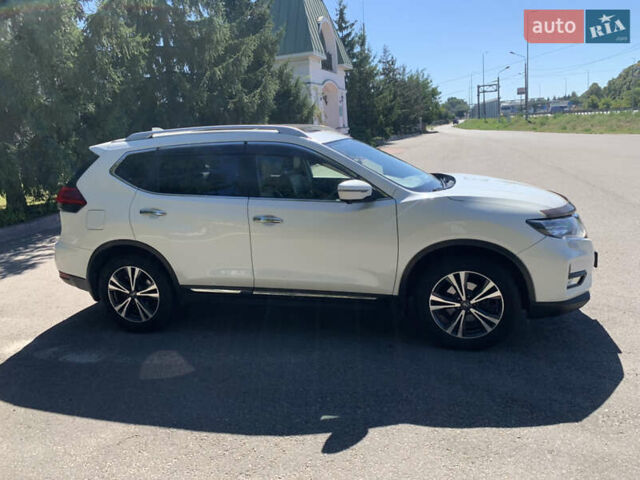Белый Ниссан ИксТрейл, объемом двигателя 1.6 л и пробегом 112 тыс. км за 18200 $, фото 2 на Automoto.ua