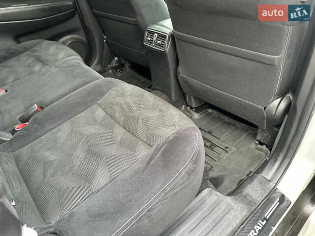 Білий Ніссан ІксТрейл, об'ємом двигуна 2 л та пробігом 90 тис. км за 17999 $, фото 56 на Automoto.ua