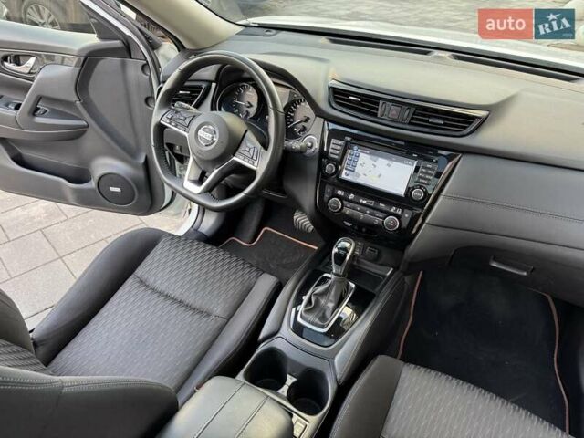 Белый Ниссан ИксТрейл, объемом двигателя 1.6 л и пробегом 80 тыс. км за 18700 $, фото 40 на Automoto.ua