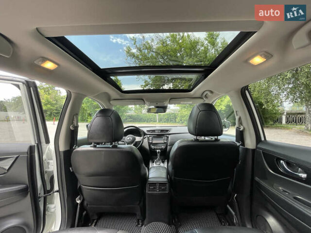 Белый Ниссан ИксТрейл, объемом двигателя 2 л и пробегом 100 тыс. км за 24200 $, фото 12 на Automoto.ua