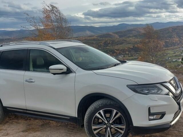 Белый Ниссан ИксТрейл, объемом двигателя 2.5 л и пробегом 160 тыс. км за 24000 $, фото 2 на Automoto.ua