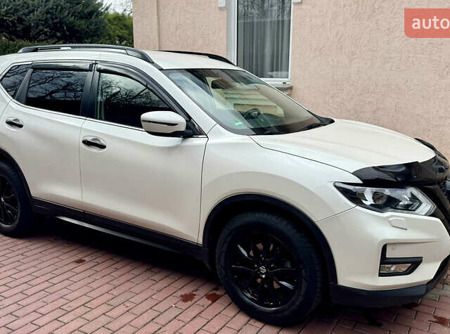 Белый Ниссан ИксТрейл, объемом двигателя 2.49 л и пробегом 130 тыс. км за 16800 $, фото 9 на Automoto.ua