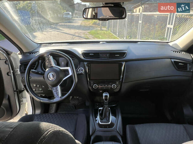 Белый Ниссан ИксТрейл, объемом двигателя 2.49 л и пробегом 130 тыс. км за 16800 $, фото 19 на Automoto.ua