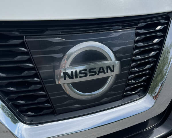 Белый Ниссан ИксТрейл, объемом двигателя 2 л и пробегом 100 тыс. км за 24200 $, фото 10 на Automoto.ua