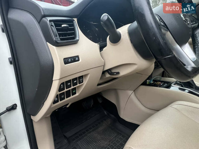 Белый Ниссан ИксТрейл, объемом двигателя 2.49 л и пробегом 199 тыс. км за 20500 $, фото 10 на Automoto.ua