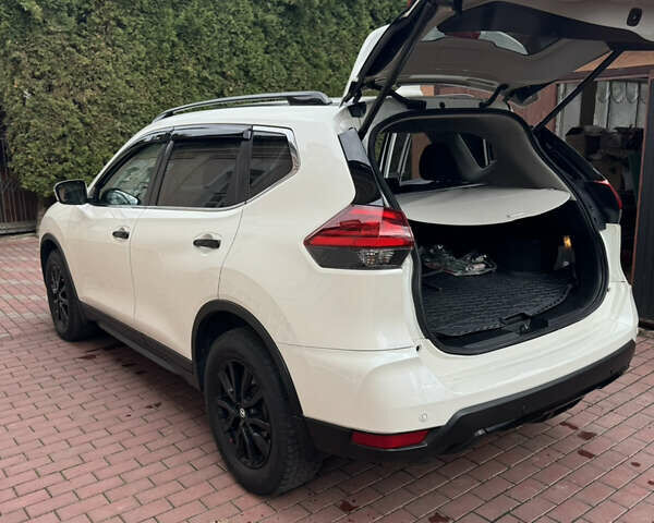 Белый Ниссан ИксТрейл, объемом двигателя 2.49 л и пробегом 130 тыс. км за 16800 $, фото 14 на Automoto.ua