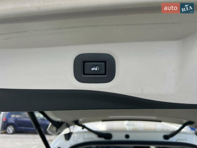 Белый Ниссан ИксТрейл, объемом двигателя 2 л и пробегом 47 тыс. км за 22000 $, фото 13 на Automoto.ua