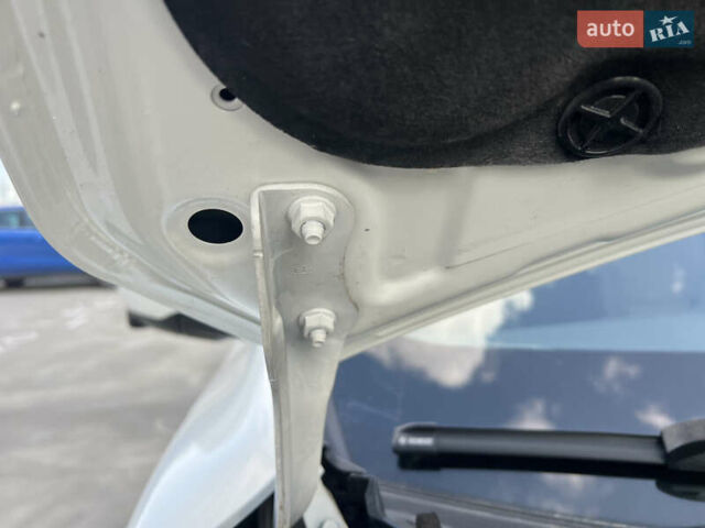 Белый Ниссан ИксТрейл, объемом двигателя 2 л и пробегом 47 тыс. км за 22000 $, фото 26 на Automoto.ua