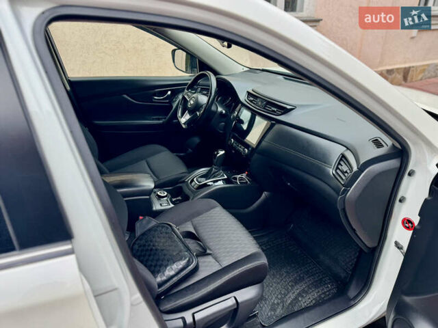 Белый Ниссан ИксТрейл, объемом двигателя 2.49 л и пробегом 130 тыс. км за 16800 $, фото 12 на Automoto.ua