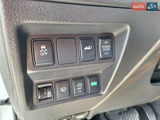 Ніссан ІксТрейл 2018 у Львові на Automoto.ua Білий Ніссан ІксТрейл, об'ємом двигуна 1.6 л та пробігом 148 тис. км за 20200 $, фото 7 на Automoto.ua