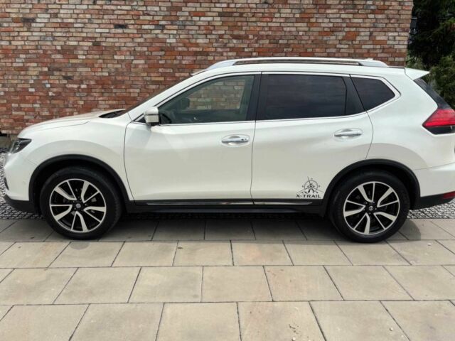 Белый Ниссан ИксТрейл, объемом двигателя 1.6 л и пробегом 89 тыс. км за 12500 $, фото 2 на Automoto.ua