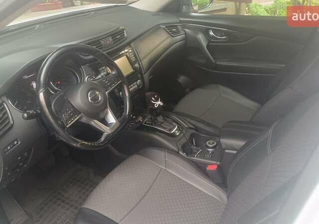 Білий Ніссан ІксТрейл, об'ємом двигуна 2.49 л та пробігом 118 тис. км за 20999 $, фото 3 на Automoto.ua