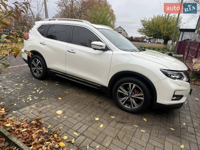 Белый Ниссан ИксТрейл, объемом двигателя 2.49 л и пробегом 199 тыс. км за 20500 $, фото 1 на Automoto.ua