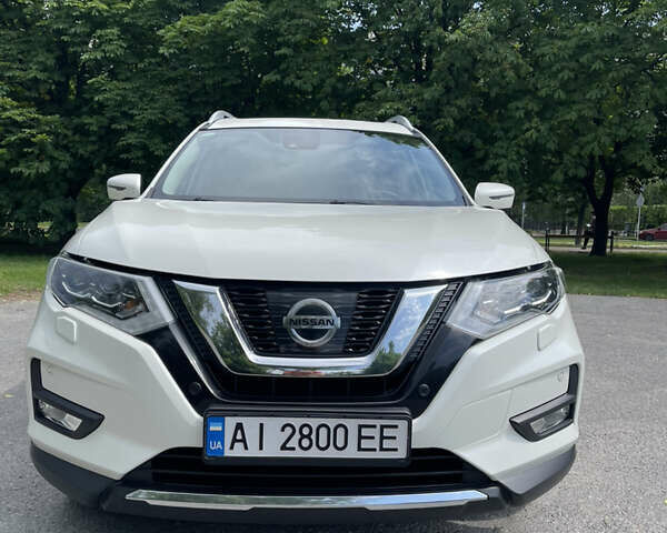 Белый Ниссан ИксТрейл, объемом двигателя 2 л и пробегом 100 тыс. км за 24200 $, фото 1 на Automoto.ua