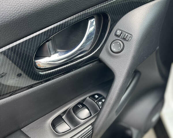 Белый Ниссан ИксТрейл, объемом двигателя 2 л и пробегом 100 тыс. км за 24200 $, фото 30 на Automoto.ua