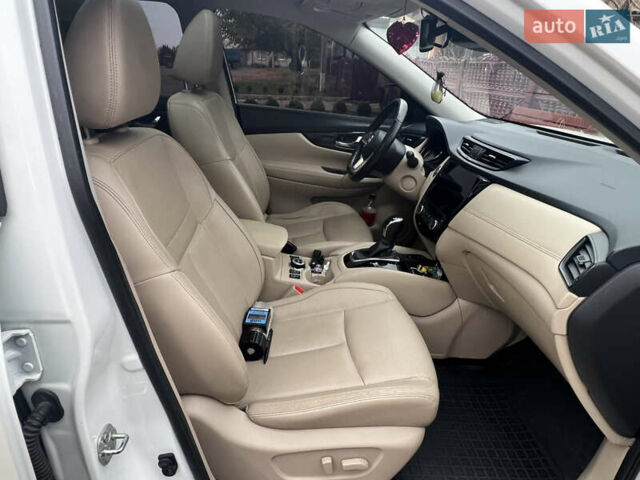 Белый Ниссан ИксТрейл, объемом двигателя 2.49 л и пробегом 199 тыс. км за 20500 $, фото 18 на Automoto.ua