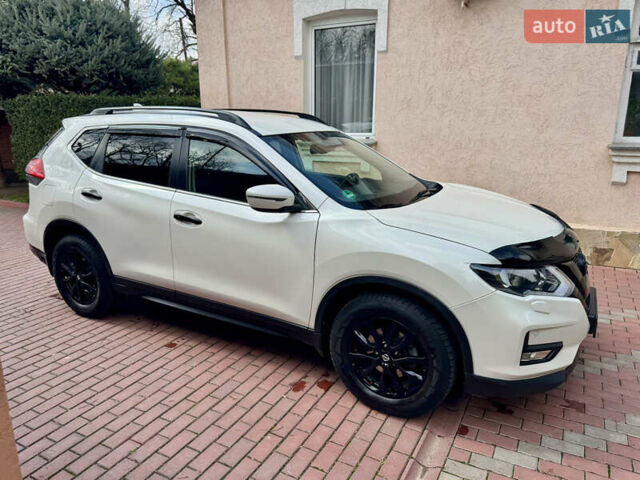 Белый Ниссан ИксТрейл, объемом двигателя 2.49 л и пробегом 130 тыс. км за 16800 $, фото 5 на Automoto.ua