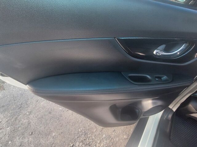 Белый Ниссан ИксТрейл, объемом двигателя 2.5 л и пробегом 160 тыс. км за 24000 $, фото 9 на Automoto.ua