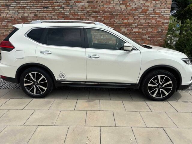 Белый Ниссан ИксТрейл, объемом двигателя 1.6 л и пробегом 89 тыс. км за 12500 $, фото 3 на Automoto.ua