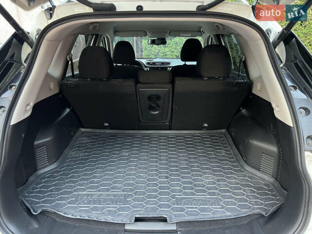 Белый Ниссан ИксТрейл, объемом двигателя 2.49 л и пробегом 130 тыс. км за 16800 $, фото 16 на Automoto.ua