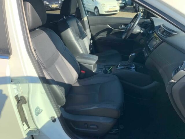 Белый Ниссан ИксТрейл, объемом двигателя 1.6 л и пробегом 40 тыс. км за 12400 $, фото 5 на Automoto.ua