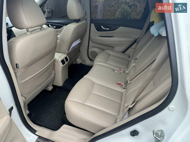 Белый Ниссан ИксТрейл, объемом двигателя 2.49 л и пробегом 199 тыс. км за 20500 $, фото 13 на Automoto.ua