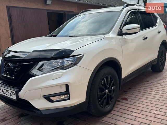 Белый Ниссан ИксТрейл, объемом двигателя 2.49 л и пробегом 130 тыс. км за 16800 $, фото 6 на Automoto.ua