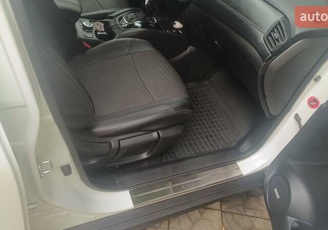 Білий Ніссан ІксТрейл, об'ємом двигуна 2.49 л та пробігом 118 тис. км за 20999 $, фото 4 на Automoto.ua