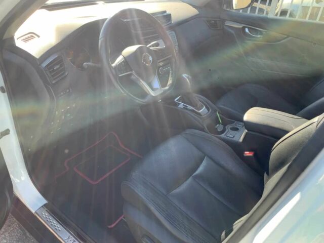 Белый Ниссан ИксТрейл, объемом двигателя 1.6 л и пробегом 47 тыс. км за 10900 $, фото 6 на Automoto.ua