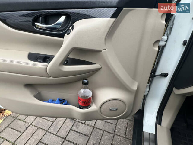 Белый Ниссан ИксТрейл, объемом двигателя 2.49 л и пробегом 199 тыс. км за 20500 $, фото 9 на Automoto.ua