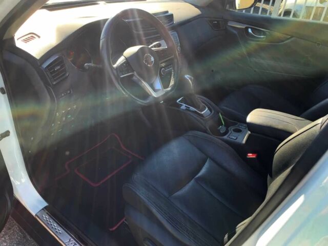 Белый Ниссан ИксТрейл, объемом двигателя 1.6 л и пробегом 40 тыс. км за 12400 $, фото 6 на Automoto.ua