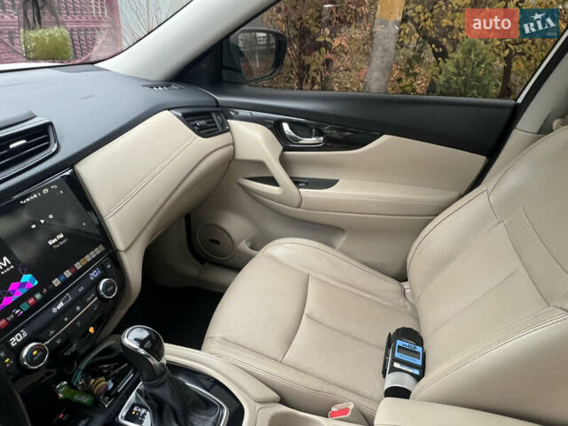 Белый Ниссан ИксТрейл, объемом двигателя 2.49 л и пробегом 199 тыс. км за 20500 $, фото 12 на Automoto.ua