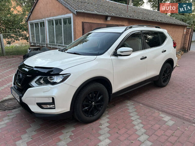 Белый Ниссан ИксТрейл, объемом двигателя 2.49 л и пробегом 130 тыс. км за 16800 $, фото 2 на Automoto.ua