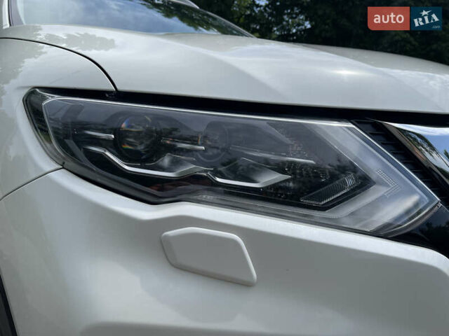 Белый Ниссан ИксТрейл, объемом двигателя 2 л и пробегом 100 тыс. км за 24200 $, фото 11 на Automoto.ua