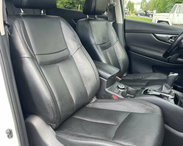 Белый Ниссан ИксТрейл, объемом двигателя 2 л и пробегом 100 тыс. км за 24200 $, фото 33 на Automoto.ua