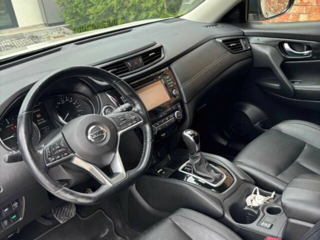 Белый Ниссан ИксТрейл, объемом двигателя 1.6 л и пробегом 89 тыс. км за 12500 $, фото 6 на Automoto.ua